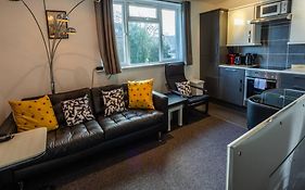 Newly Renovated Ideally Situated 2 Bedroom Flat